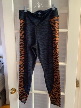 Good American Animal print leggings. Size 5 (size 16/18 US)